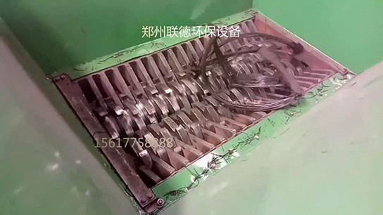 聯(lián)德鋼絲撕碎機現(xiàn)場試機